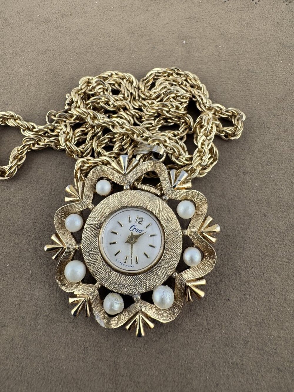 Vintage Coro Flux Pearls Bezel Swiss Made Mechanical Wind-Up Watch